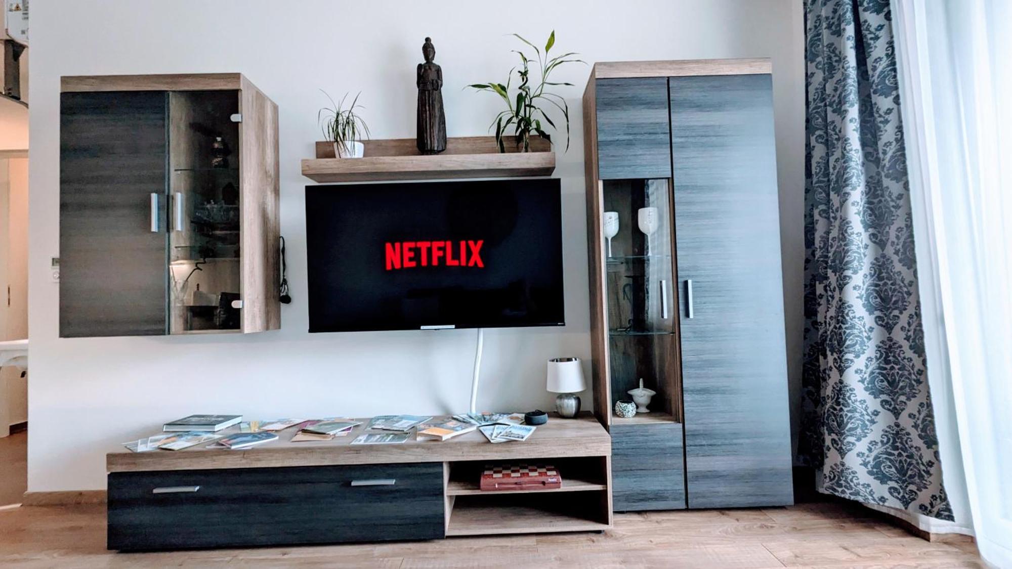 E2 Luxury Oldtown Apt - 2X Parking, Foodstore, Pcscreen, Netflix, Unlimited Music, Crib, Babychair, Fastwifi, Aircon Кошице Екстер'єр фото