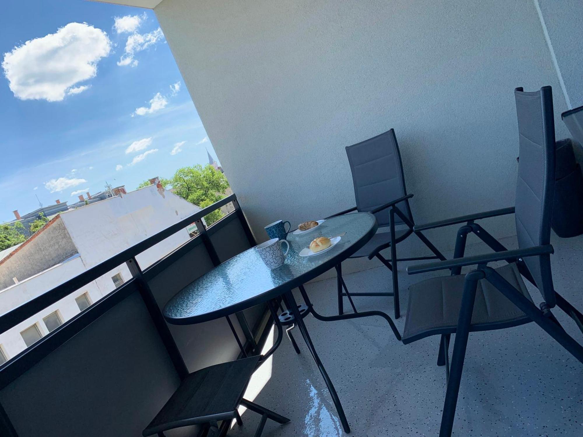 E2 Luxury Oldtown Apt - 2X Parking, Foodstore, Pcscreen, Netflix, Unlimited Music, Crib, Babychair, Fastwifi, Aircon Кошице Екстер'єр фото