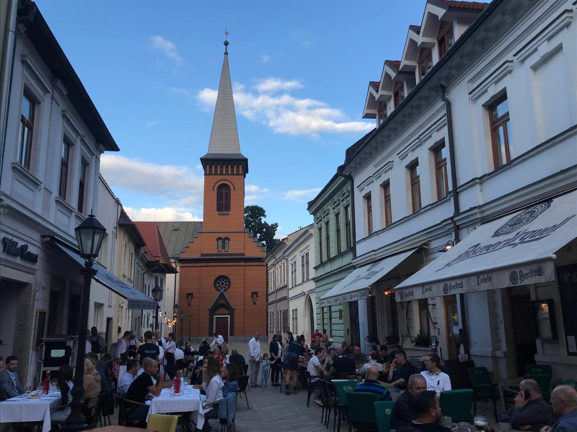 E2 Luxury Oldtown Apt - 2X Parking, Foodstore, Pcscreen, Netflix, Unlimited Music, Crib, Babychair, Fastwifi, Aircon Кошице Екстер'єр фото